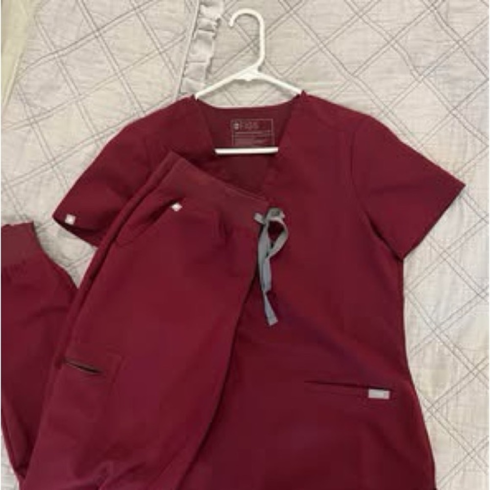 Figs Women's Scrub Set in Burgundy